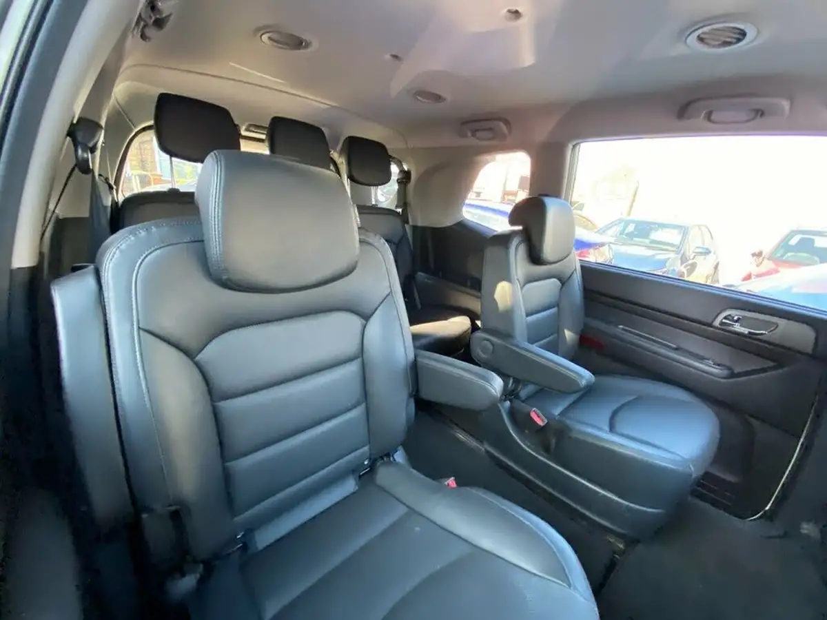 2018-kgm-ssangyong-turismo-22td-ex-auto-big-20