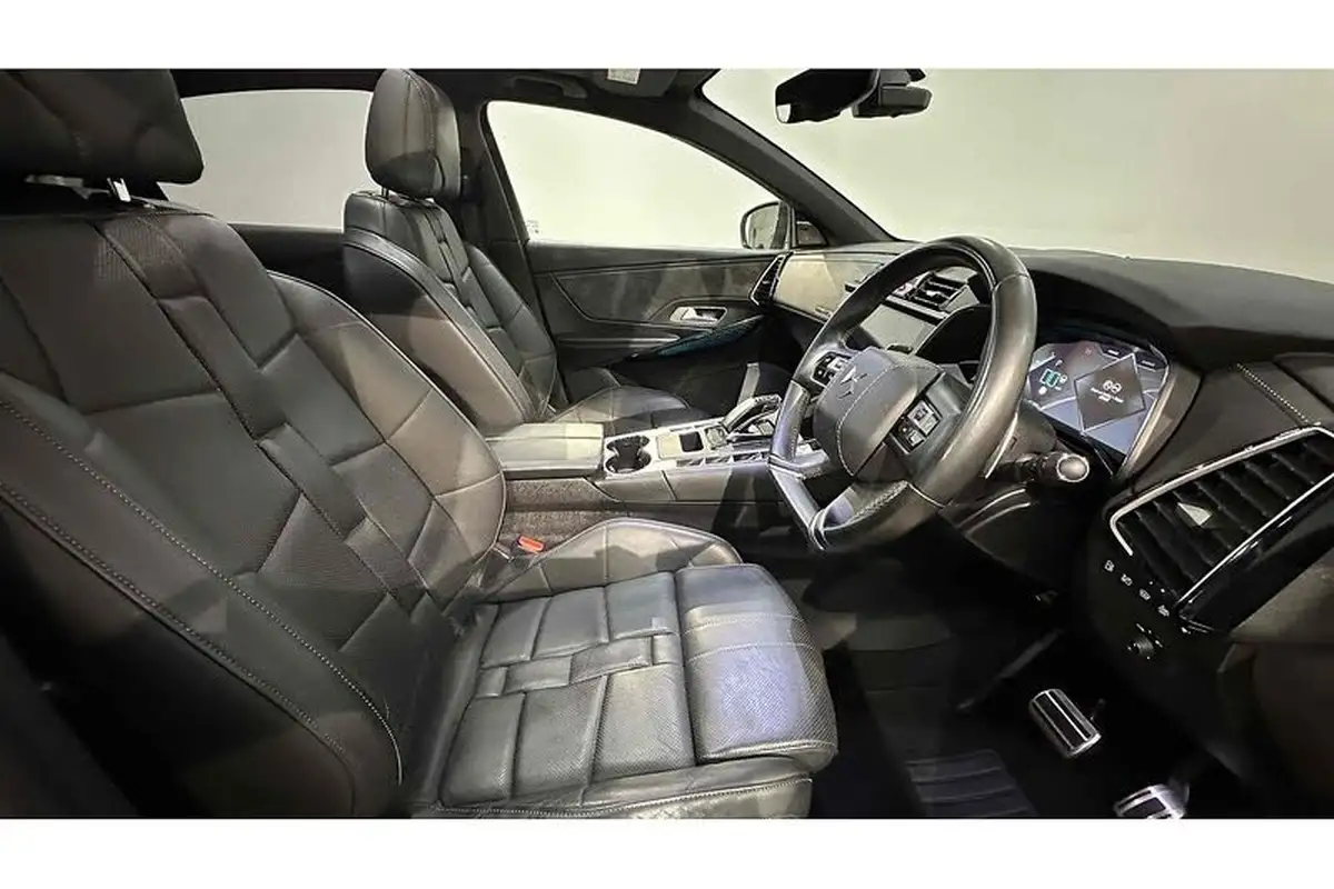 2020-ds-ds-7-crossback-e-tense-ultra-prestige-300ps-4x4-big-24