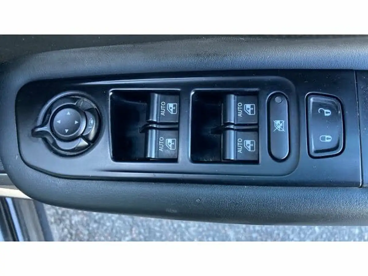 2021-jeep-renegade-10-gse-80th-anniversary-big-23