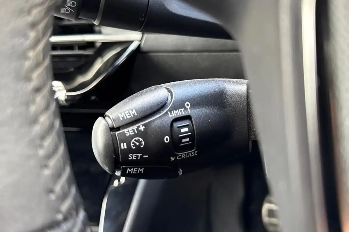 2023-peugeot-2008-suv-12-puretech-allure-premium-100bhp-big-38