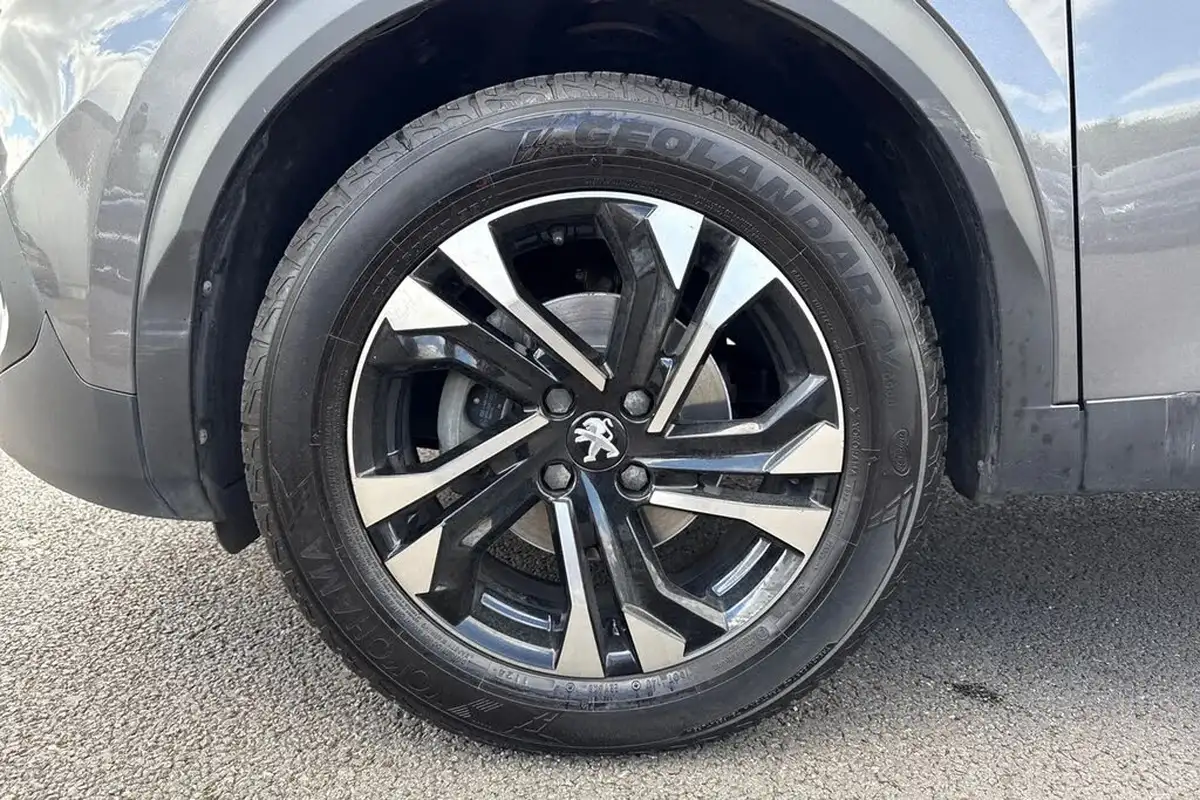 2023-peugeot-2008-suv-12-puretech-allure-premium-100bhp-big-10