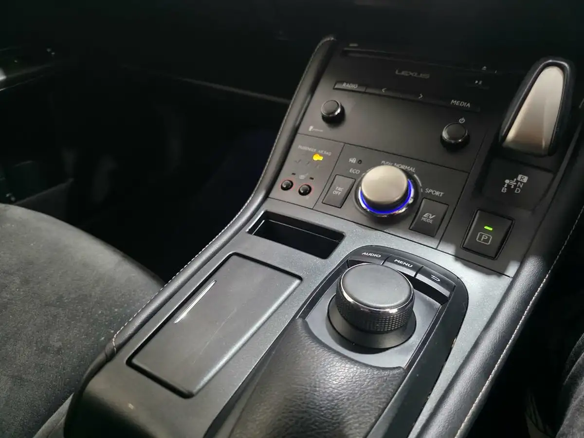 2015-lexus-ct-200h-18-advance-cvt-big-32