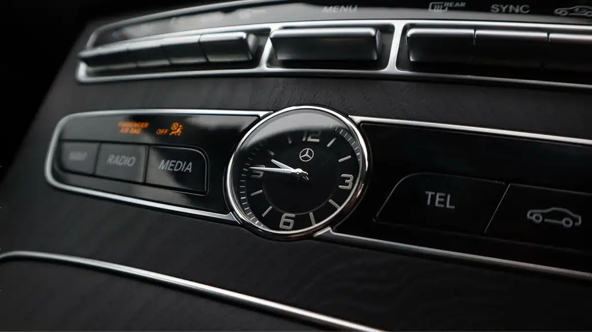 2019-mercedes-benz-e-class-20d-e220d-se-ss-estate-5d-big-22