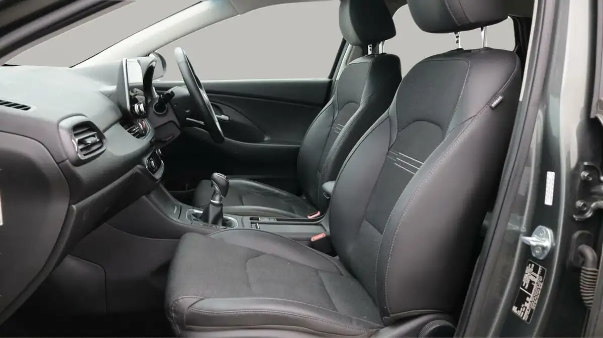 2022-hyundai-i30-10-t-gdi-premium-tourer-big-14
