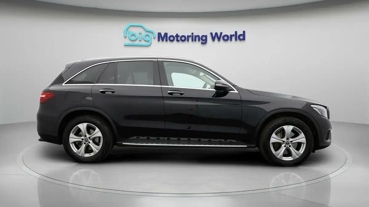 2017-mercedes-benz-glc-class-21d-glc220d-sport-premiumss-station-wagon-5d-big-7