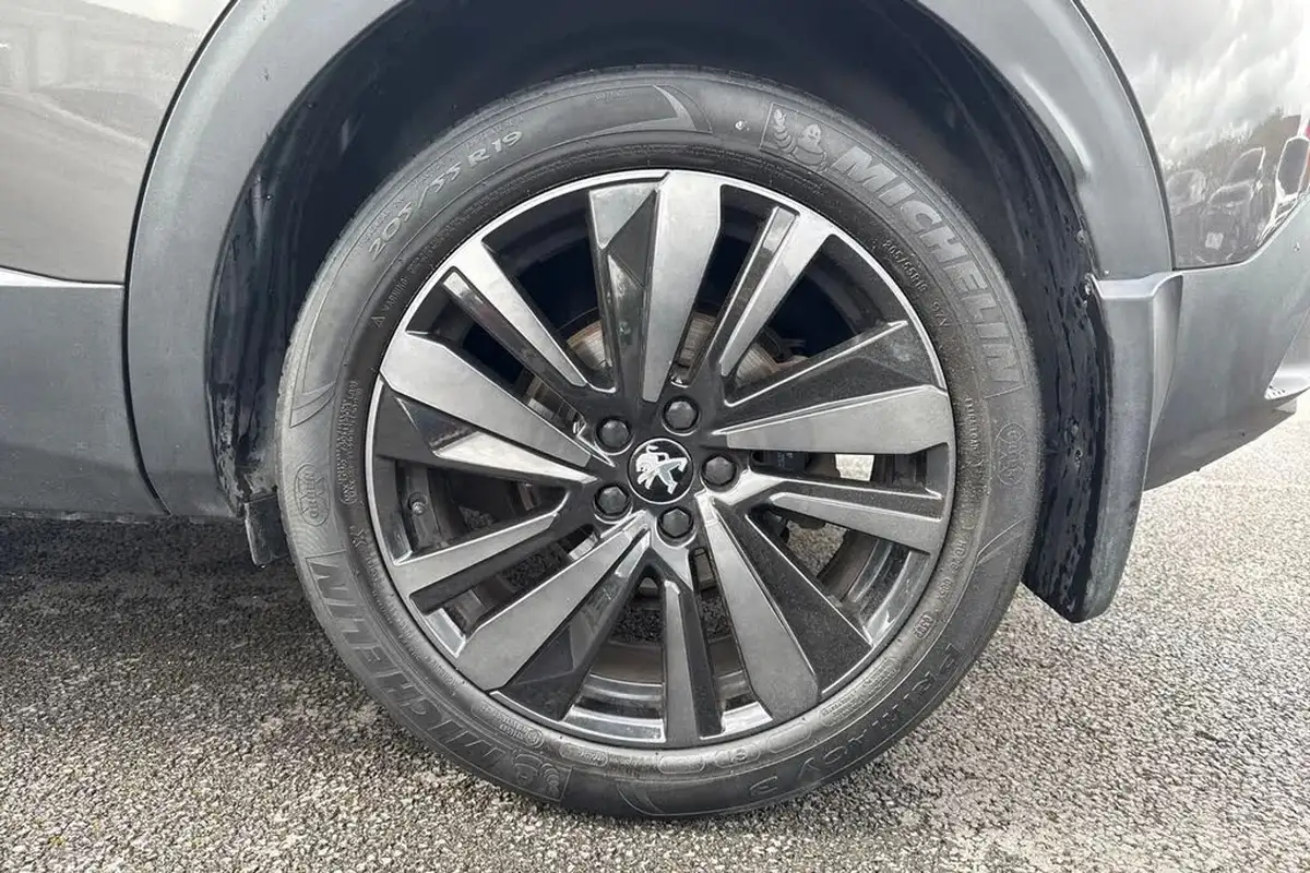 2022-peugeot-3008-suv-12-puretech-gt-premium-big-11
