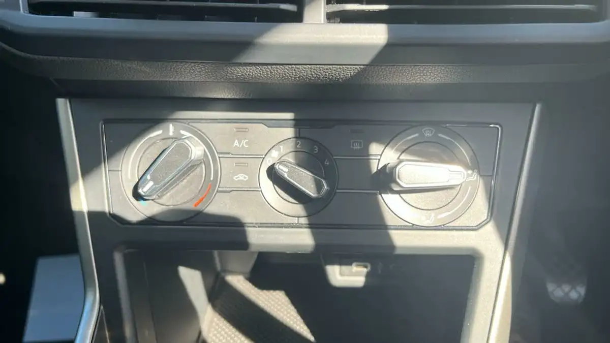 2021-volkswagen-polo-10-tsi-match-big-20