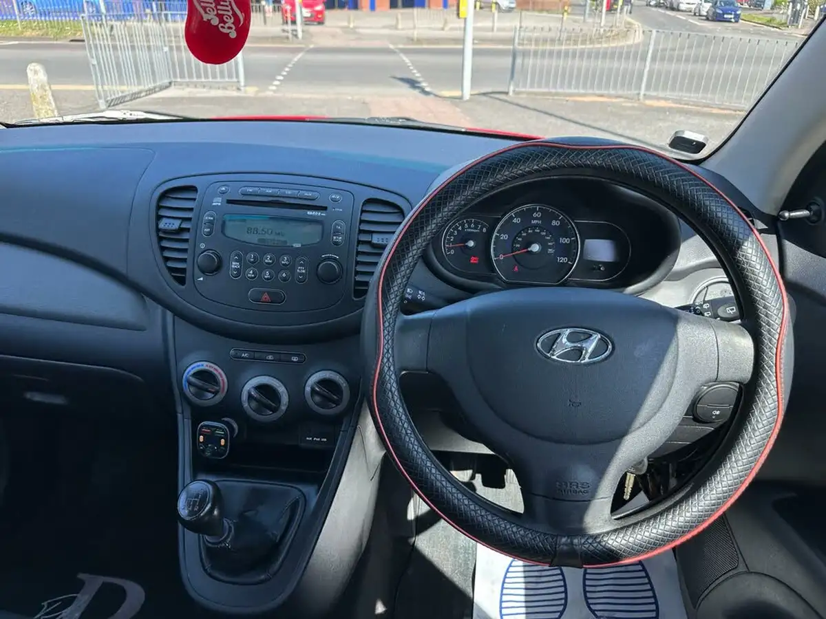 2011-hyundai-i10-12-classic-85bhp-big-30