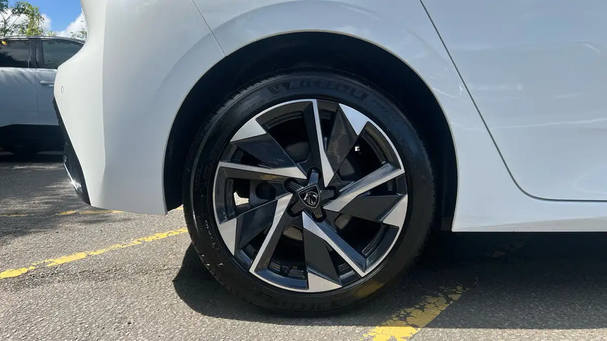 2023-peugeot-308-15-bluehdi-allure-premium-130ps-big-15
