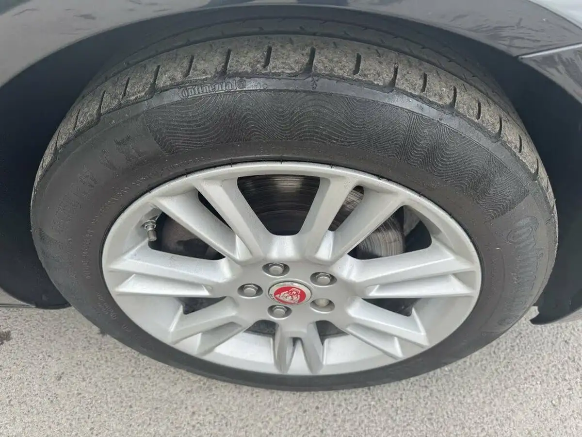 2017-jaguar-xe-20d-prestige-180ps-1999cc-auto-big-30