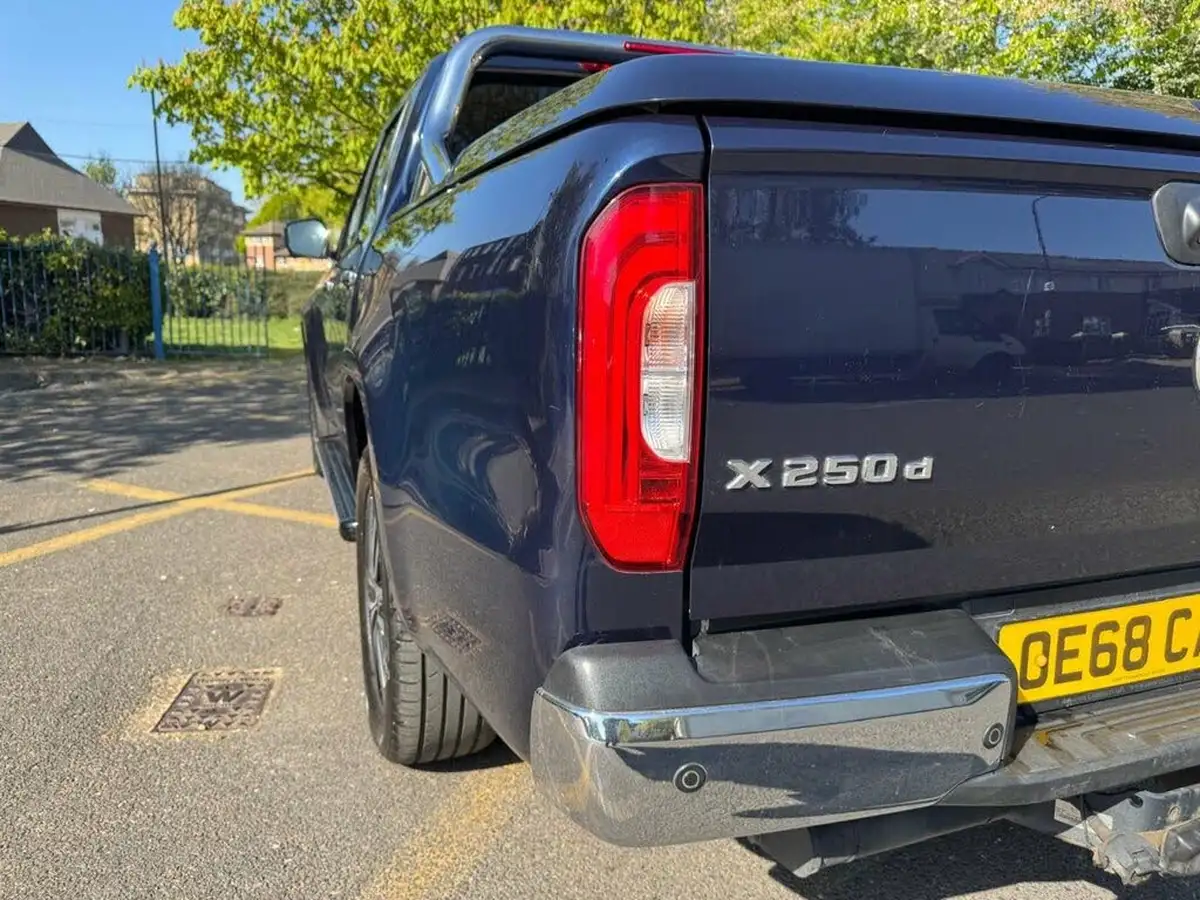 2019-mercedes-benz-x-class-23td-250-power-big-17