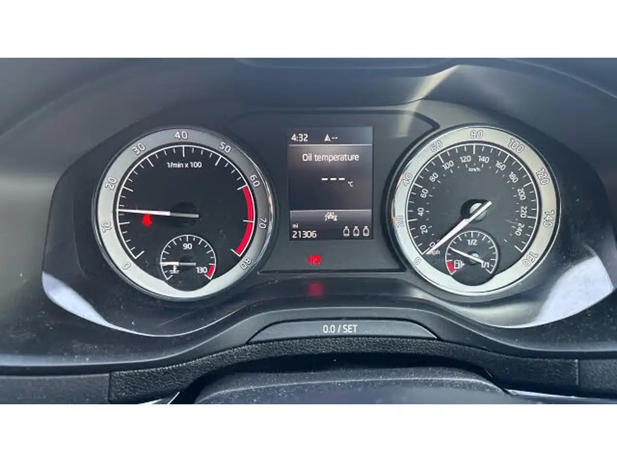 2022-skoda-karoq-15-tsi-sportline-big-17