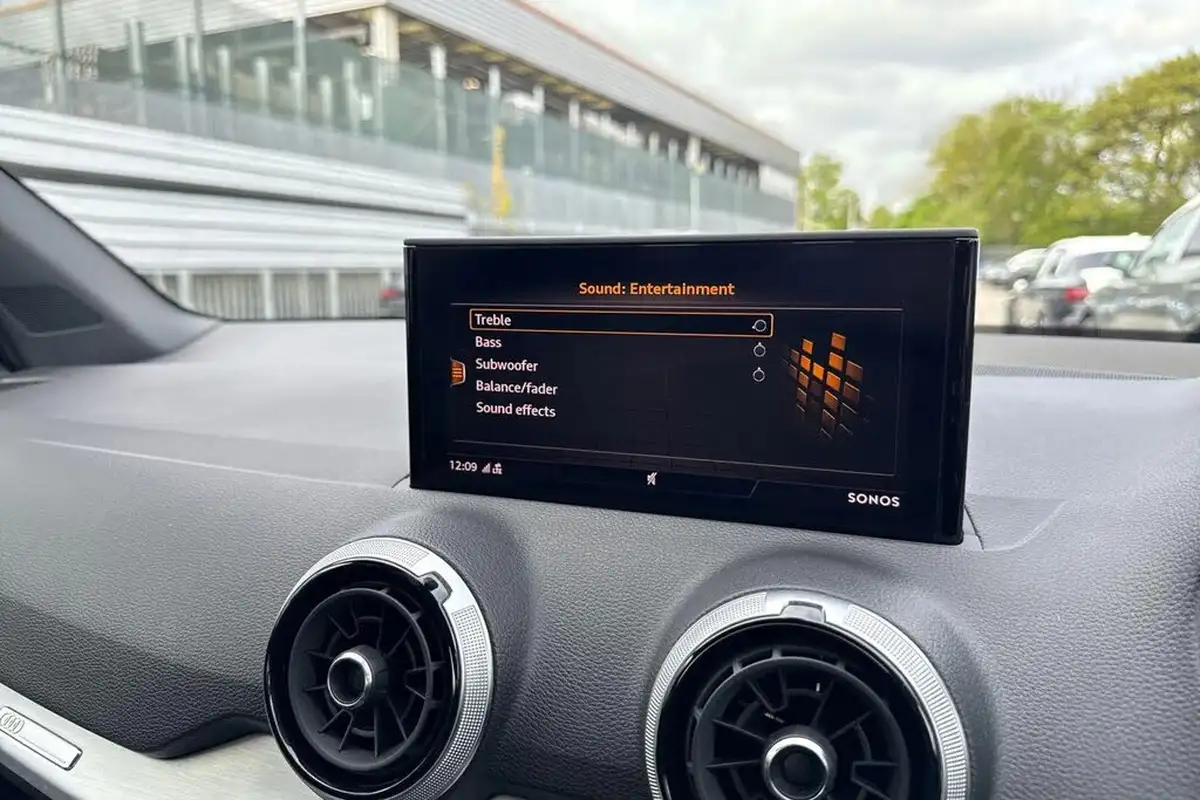 2022-audi-q2-15-35-tfsi-s-line-tronic-big-33