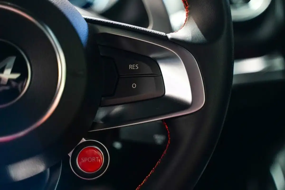 2020-alpine-a110-18-t-s-big-70