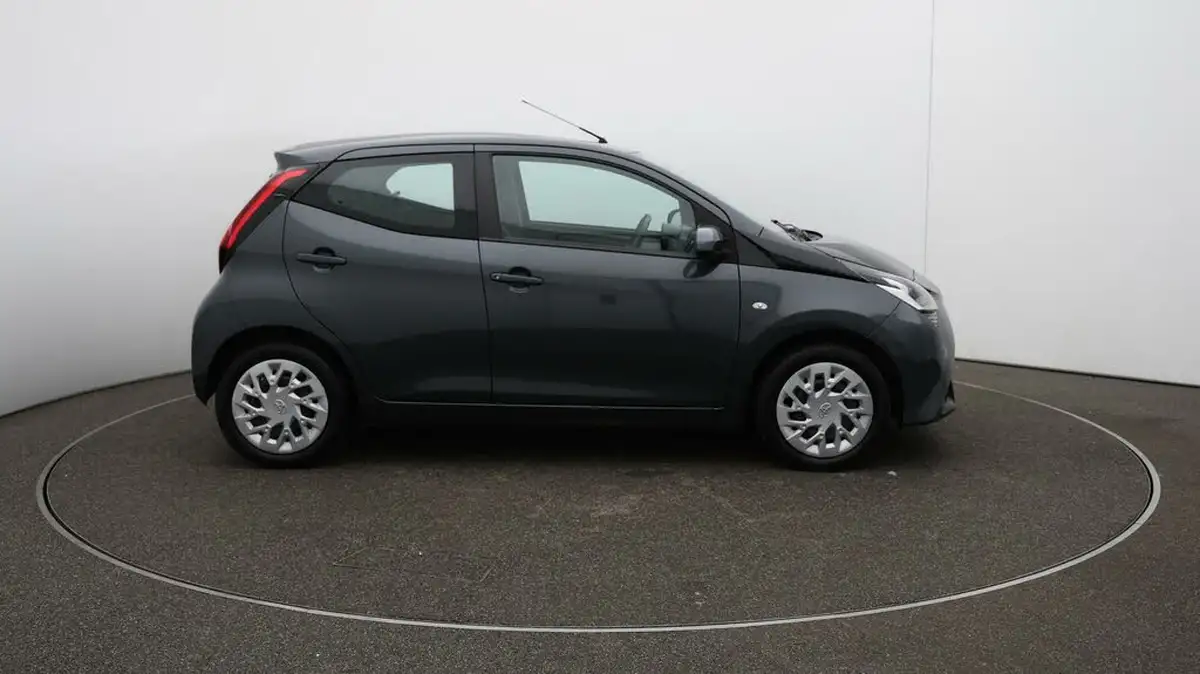 2018-toyota-aygo-10-vvt-i-x-play-71bhp-5d-big-40