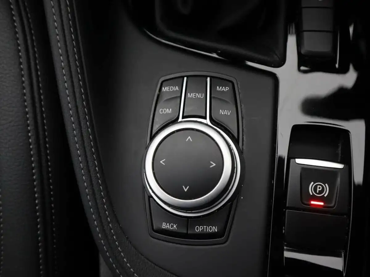 2021-bmw-x1-15-sdrive18i-xline-big-23