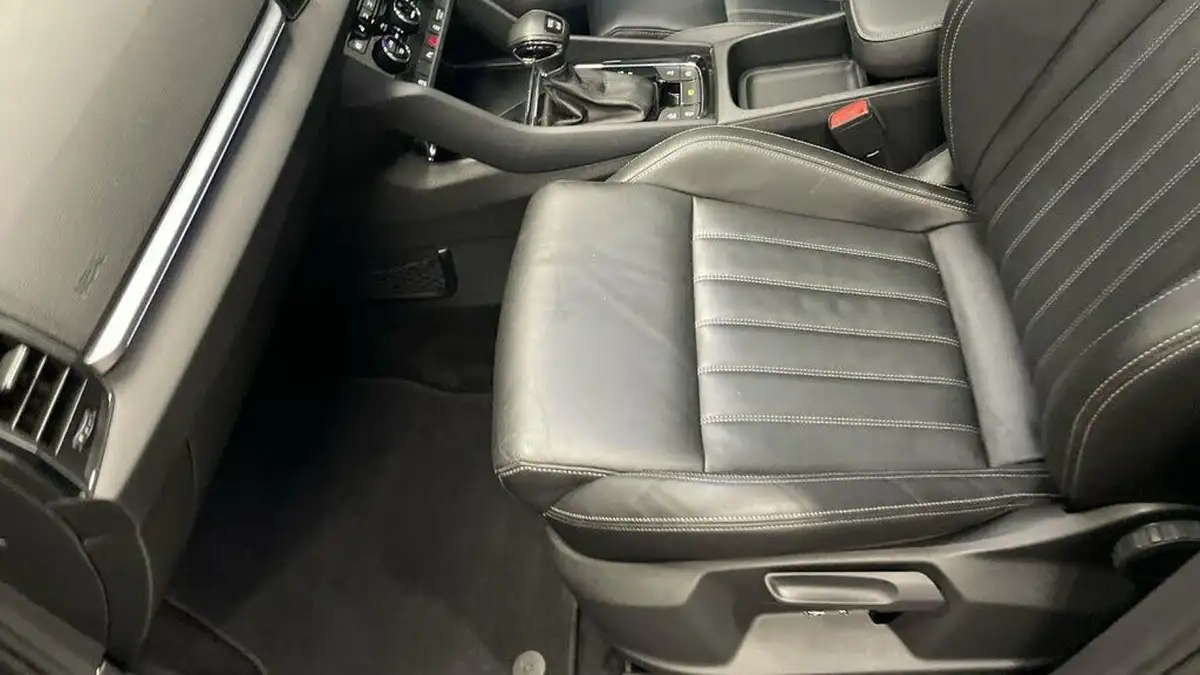 2019-skoda-karoq-20tdi-edition-190ps-4x4-dsg-big-16