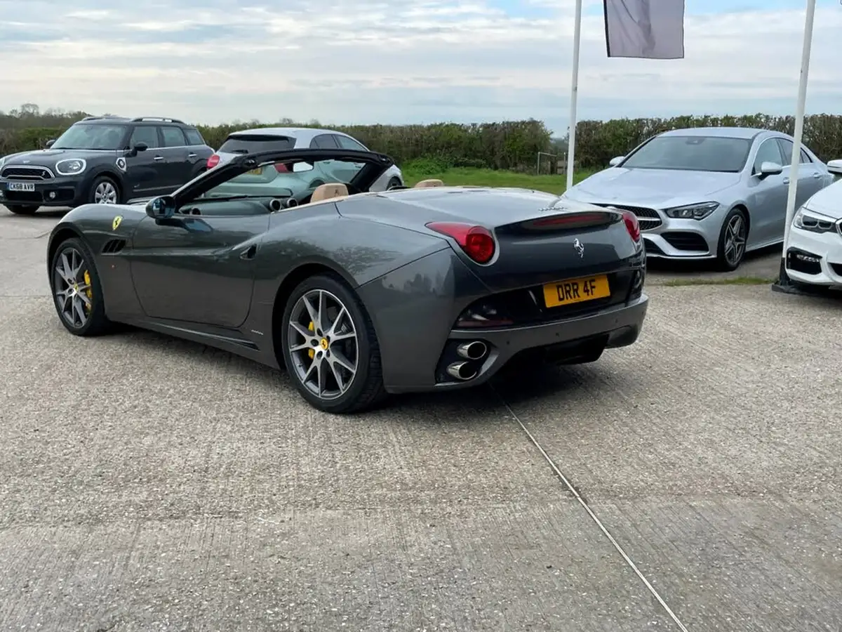 2010-ferrari-california-43-big-12