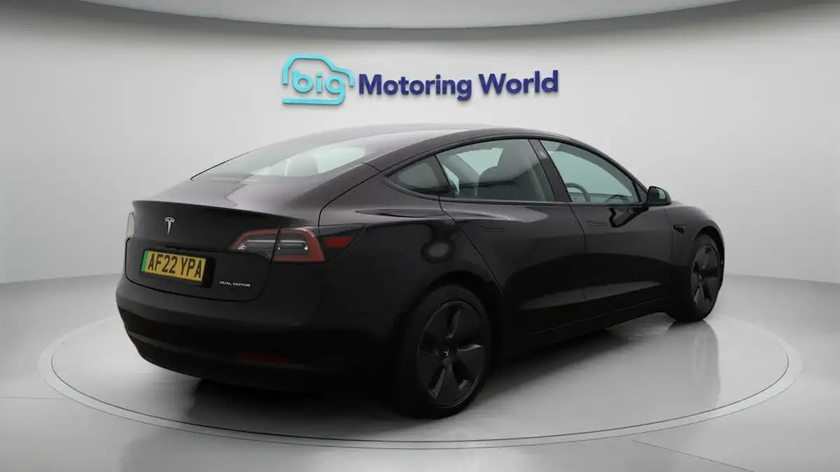 2022-tesla-model-3-e-long-range-big-7