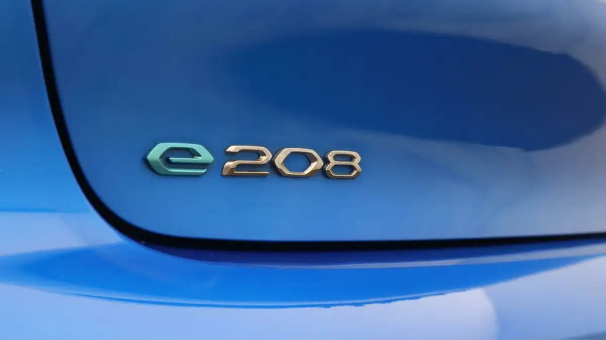 2021-peugeot-208-e-gt-50kwh-big-21