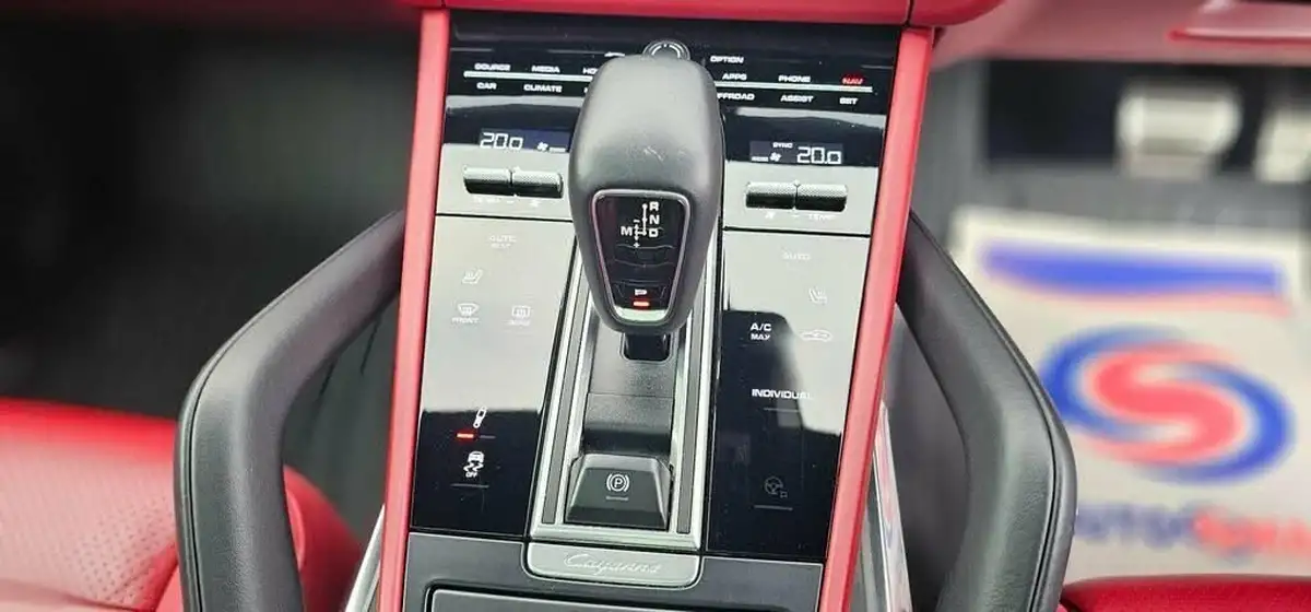 2020-porsche-cayenne-40-v8-turbo-s-e-hybrid-station-wagon-big-21