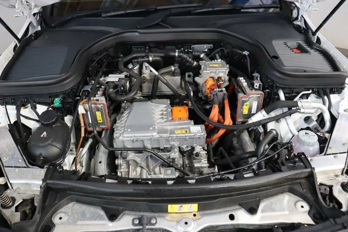 2022-mercedes-benz-eqc-e-eqc-400-amg-line-big-15