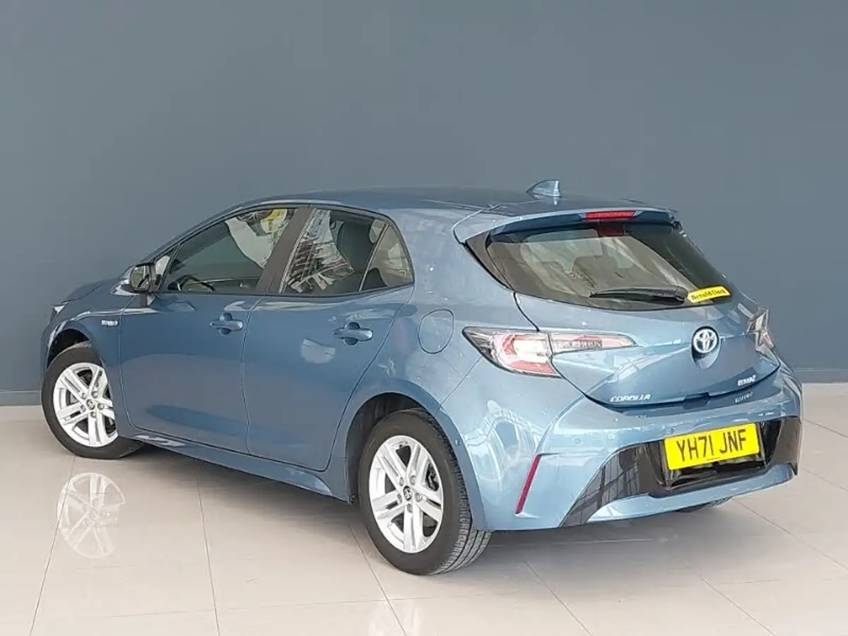 2021-toyota-corolla-18-vvt-i-icon-tech-trk-hatchback-5d-big-1