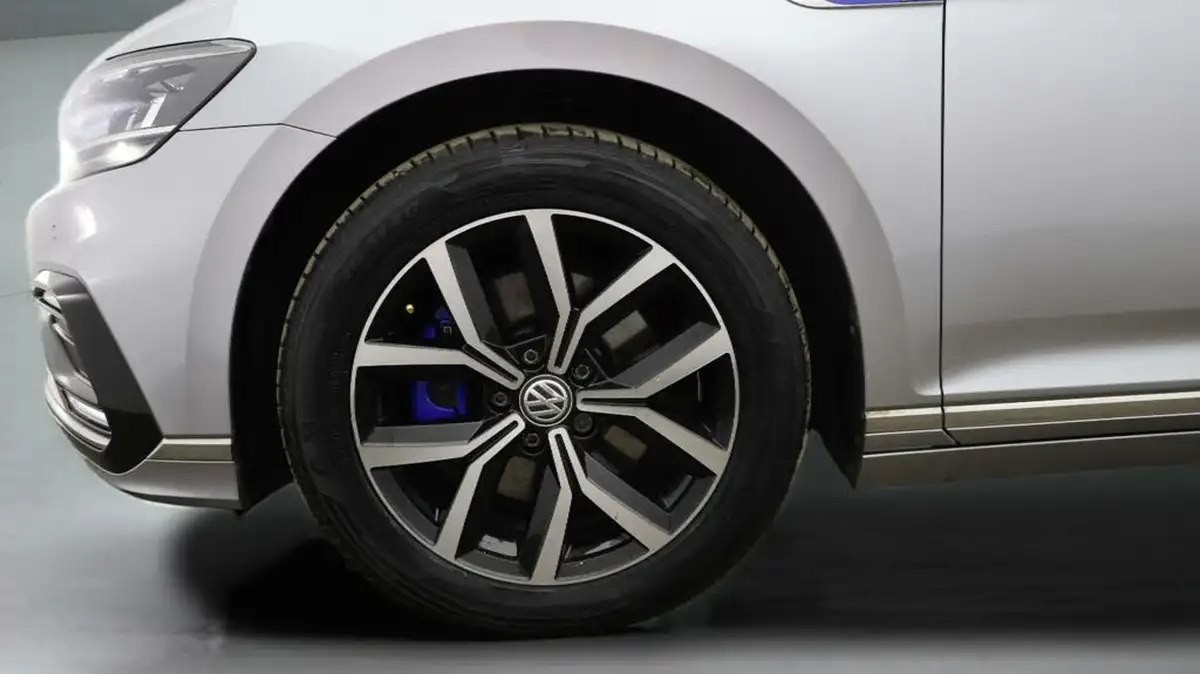 2020-volkswagen-passat-14-tsi-gte-estate-5d-big-17