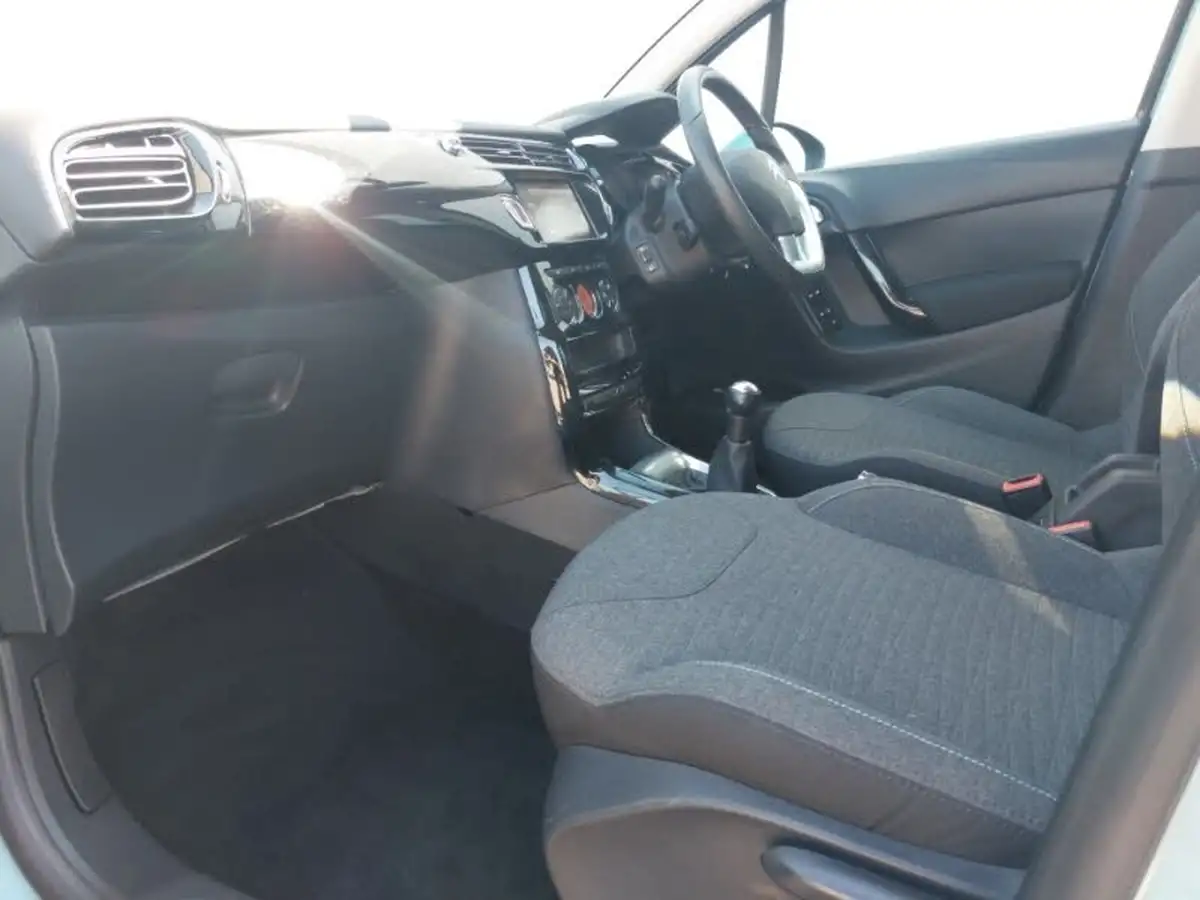 2016-citroen-c3-12-platinum-big-4