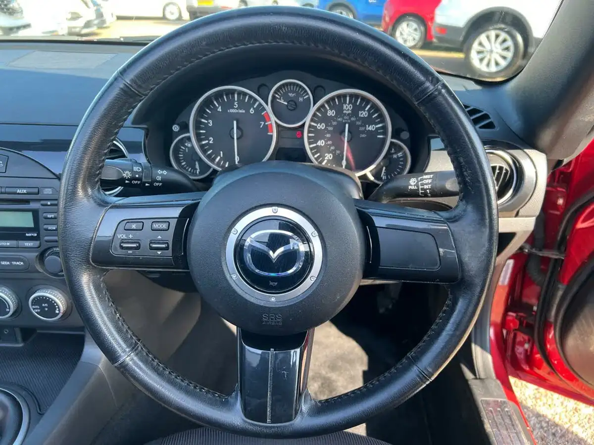2014-mazda-mx-5-18-roadster-se-big-12