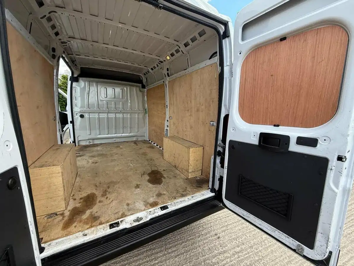 2022-citroen-relay-22bluehdi-35-l2h2-enterprise-big-33