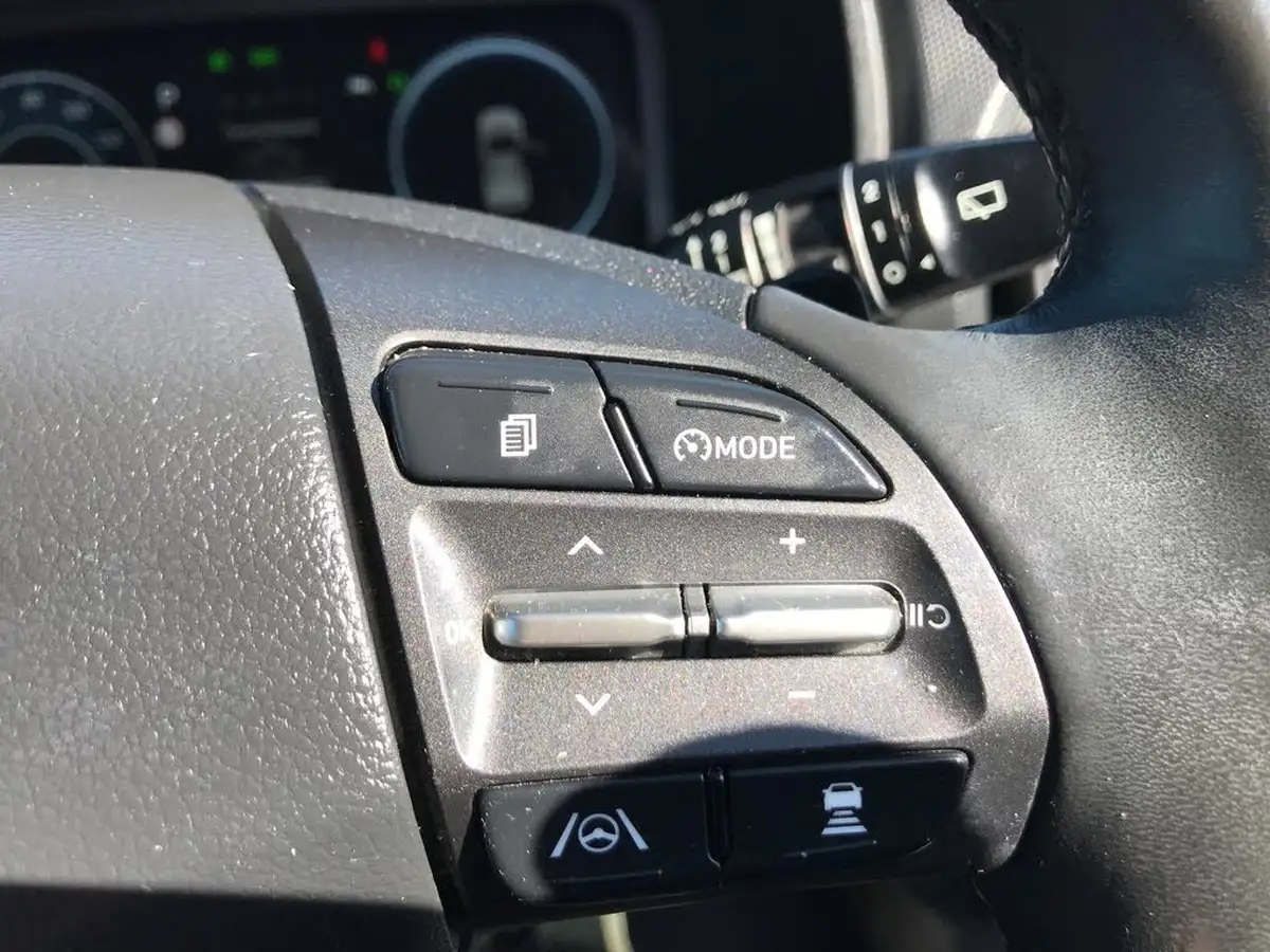 2022-hyundai-kona-16-gdi-premium-big-23