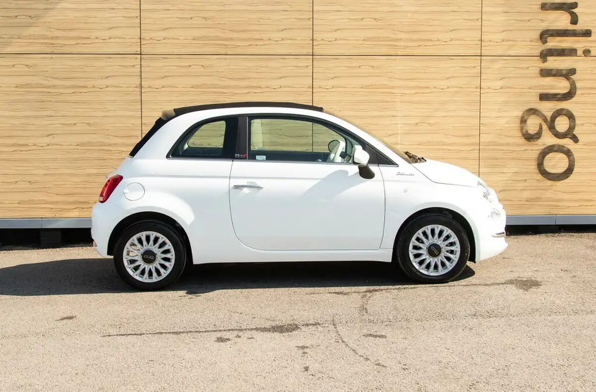 2022-fiat-500c-10-dolcevita-big-11
