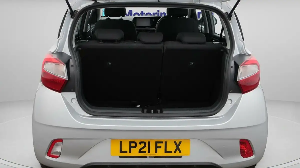 2021-hyundai-i10-10-se-connect-big-17