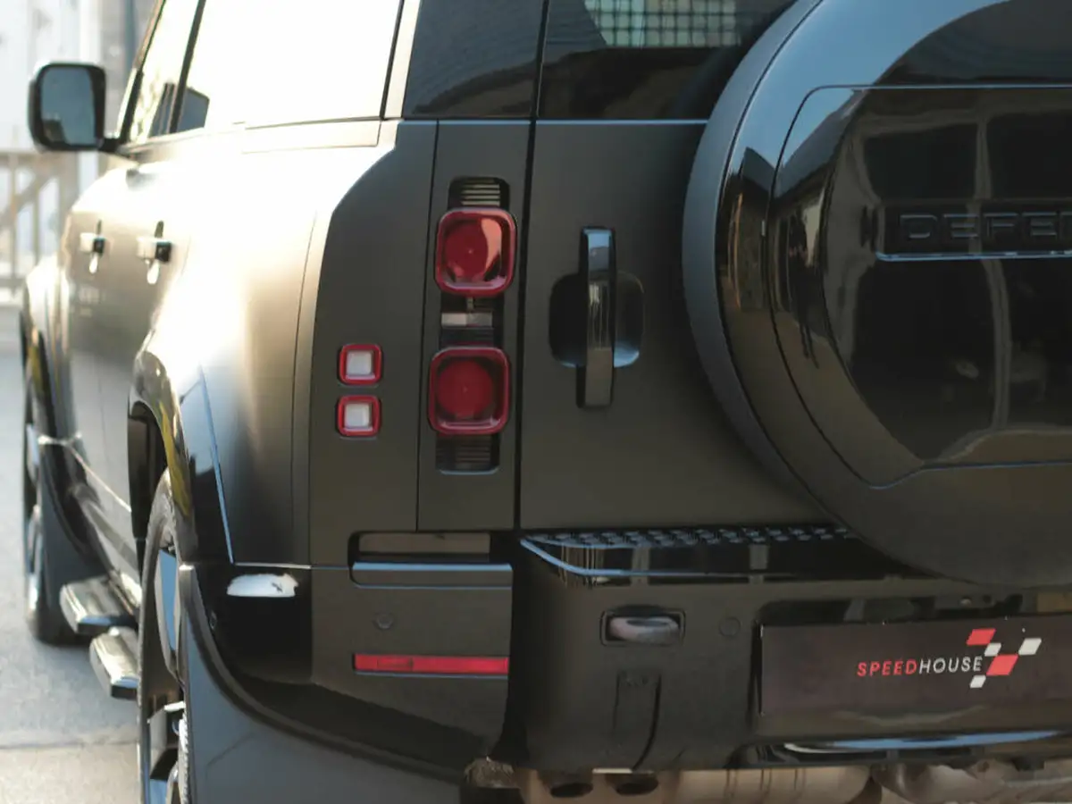 2023-land-rover-110-defender-30-d300-hard-top-x-dynamic-hse-110-big-31