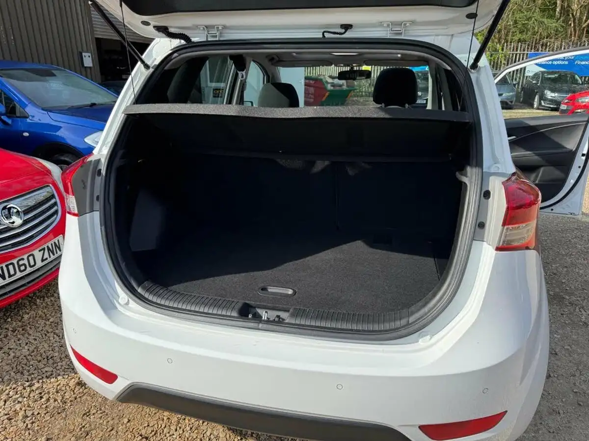 2011-hyundai-ix20-14td-style-big-16