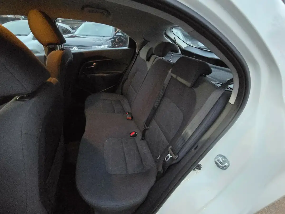 2012-kia-rio-125-1-5d-big-17