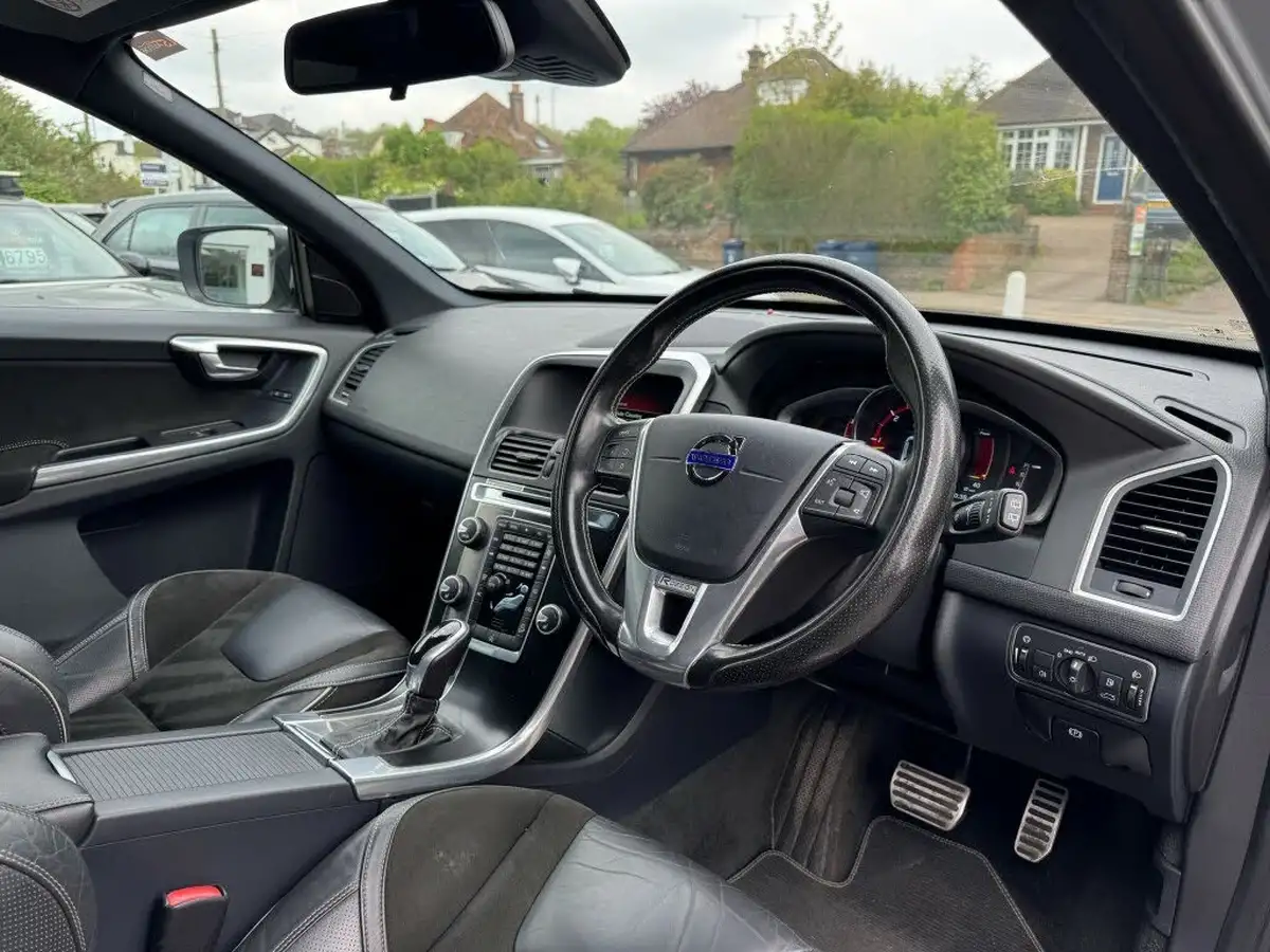 2015-volvo-xc60-24td-d5-r-design-220bhp-ss-geartronic-big-13