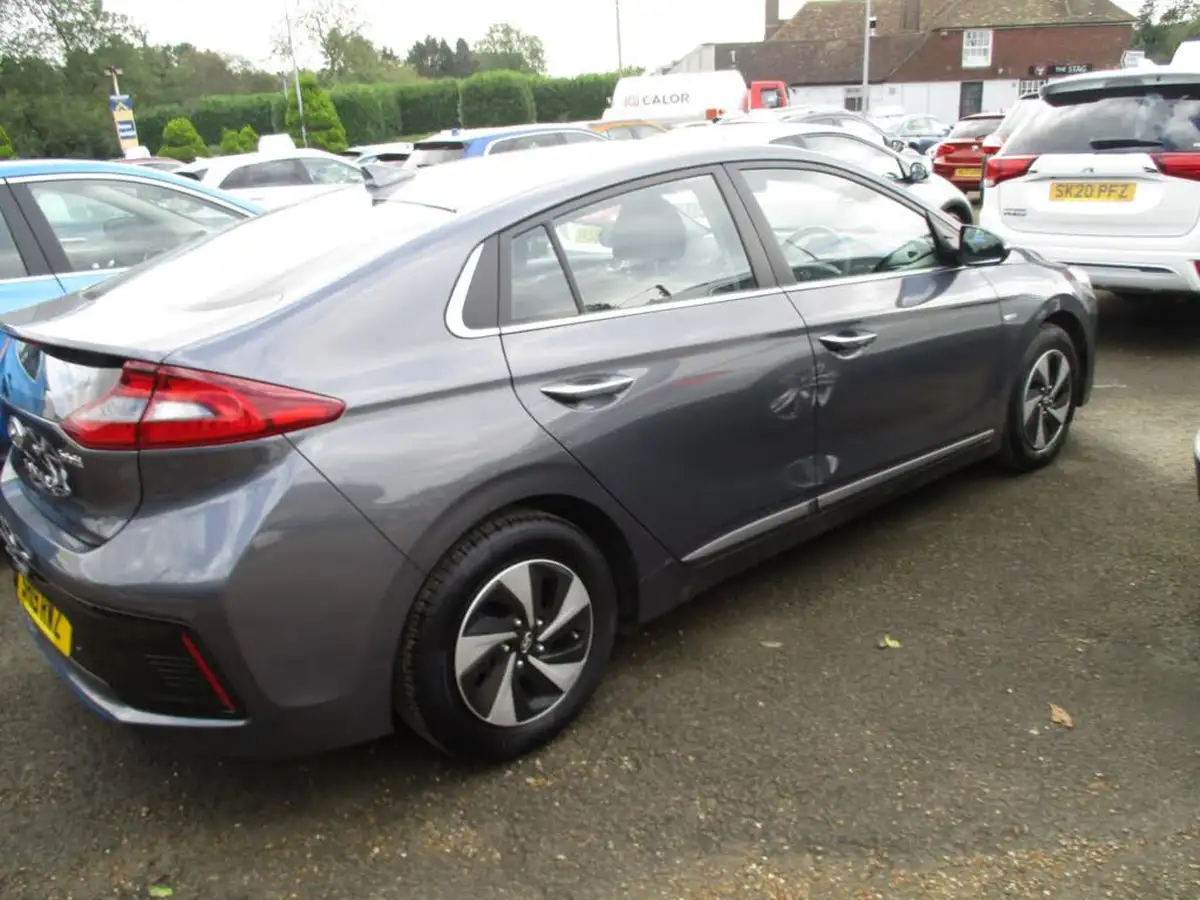 2019-hyundai-ioniq-16-gdi-premium-hybrid-big-1