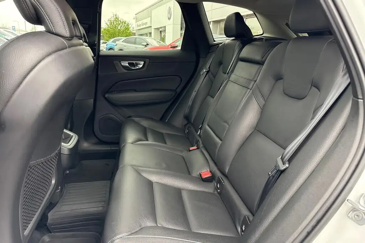 2019-volvo-xc60-20-t4-edition-big-34