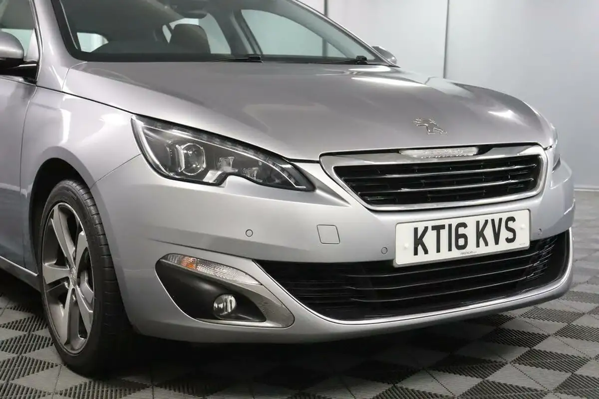 2016-peugeot-308-12-puretech-allure-130bhp-big-19