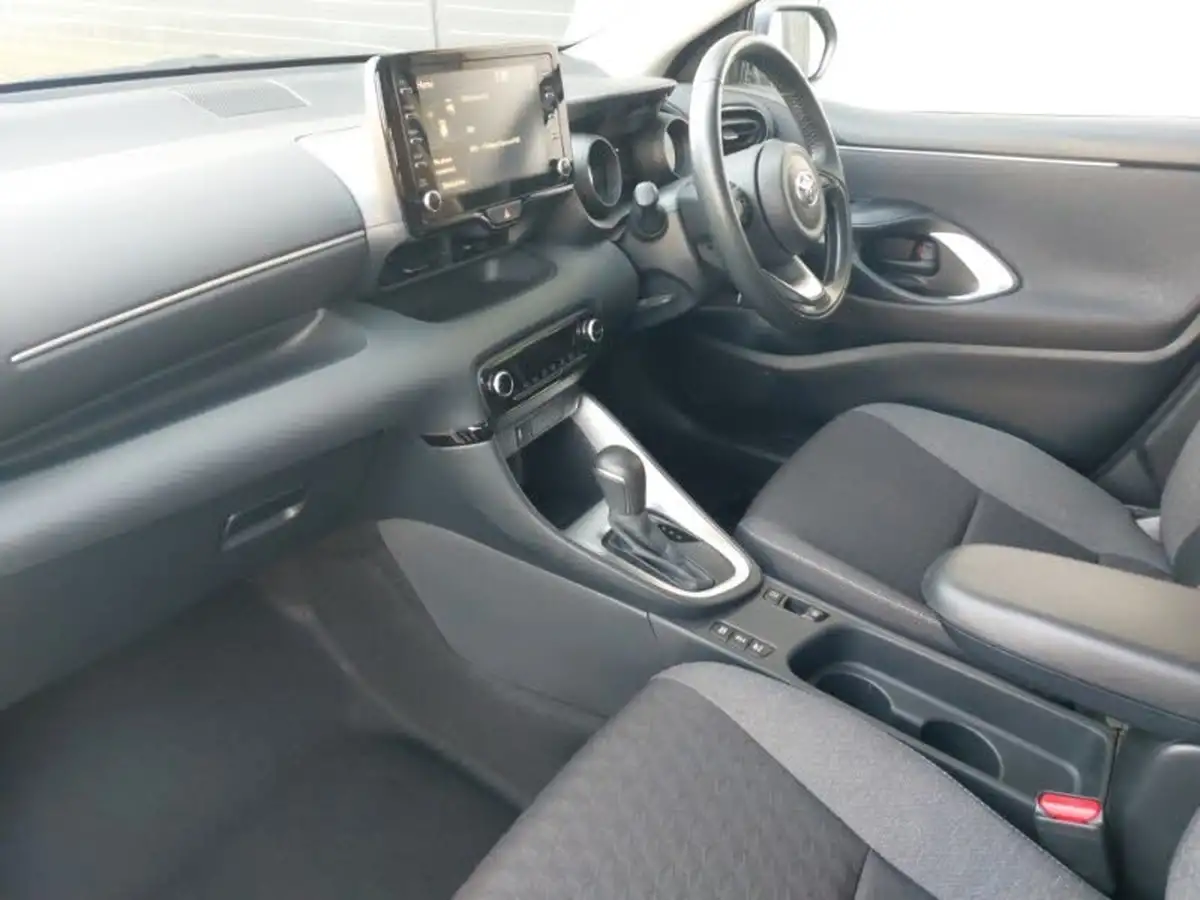 2022-toyota-yaris-15-vvt-i-design-big-4