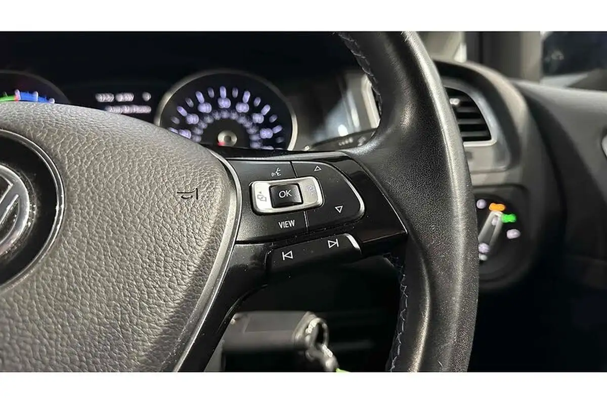 2019-volkswagen-golf-e-e-golf-big-31
