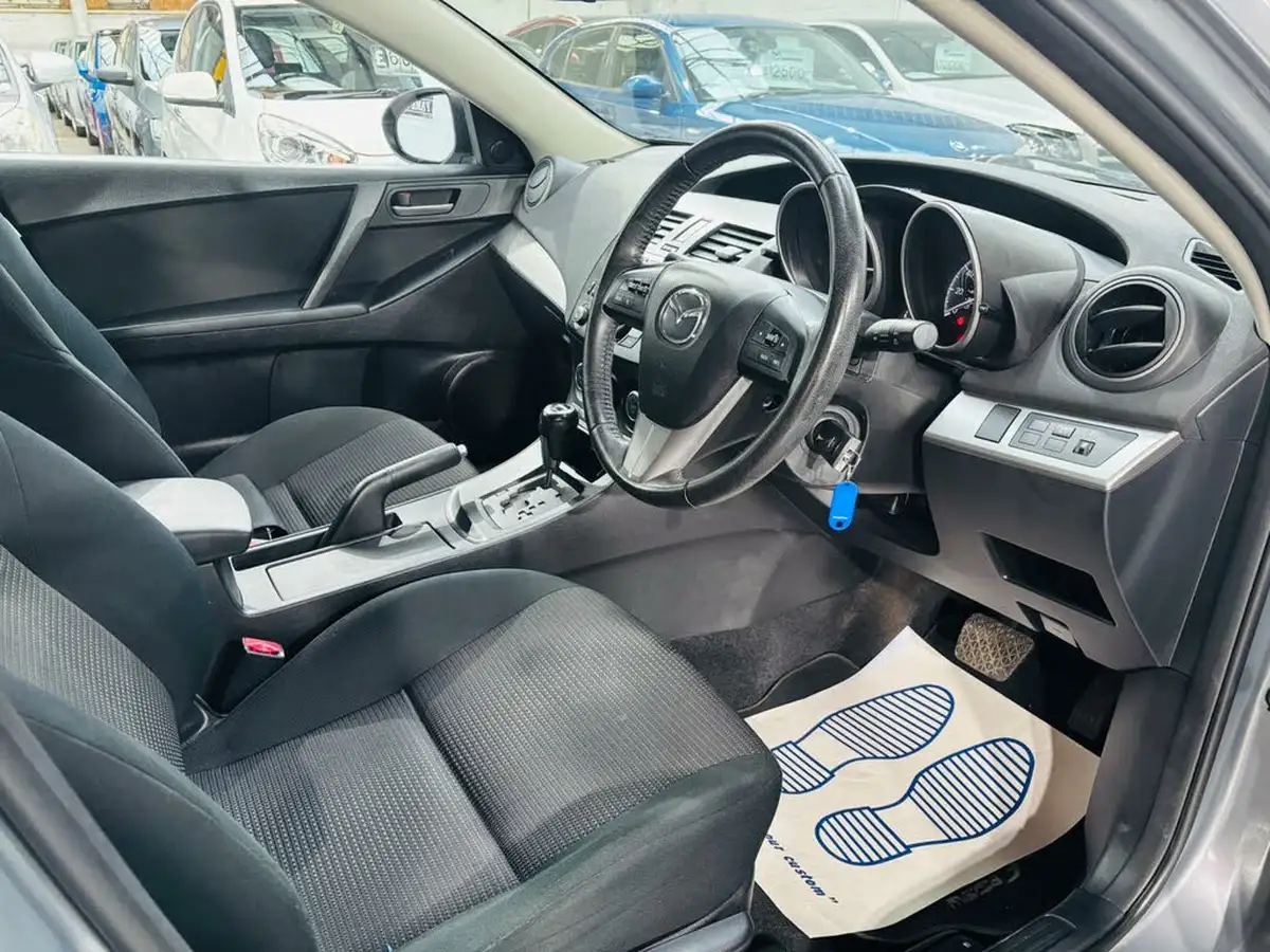 2013-mazda-mazda3-16-tamura-auto-big-9