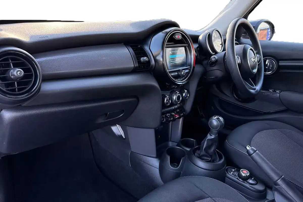 2020-mini-countryman-15-cooper-classic-big-14