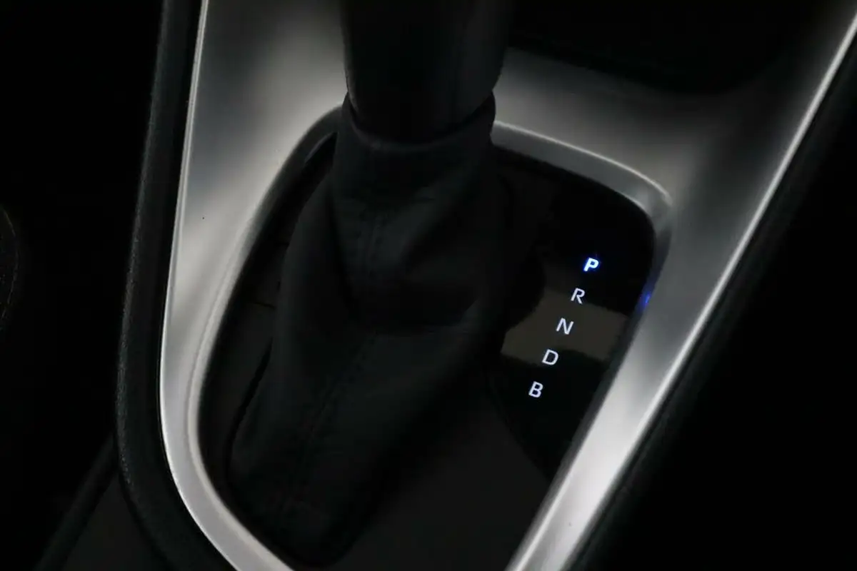 2021-toyota-yaris-15-vvt-i-icon-114bhp-hybrid-1490cc-e-cvt-big-22