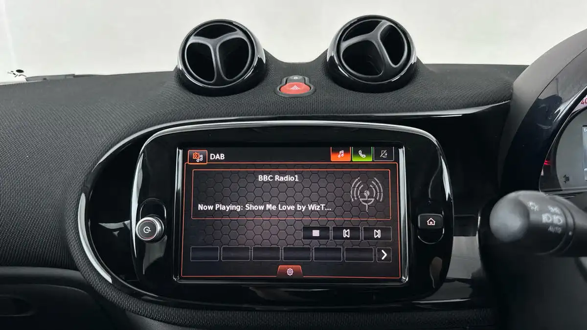 2021-smart-forfour-eq-exclusive-big-11