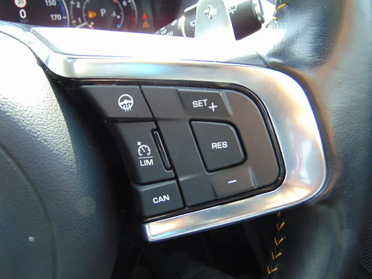 2019-jaguar-xe-20i-300-sport-big-30