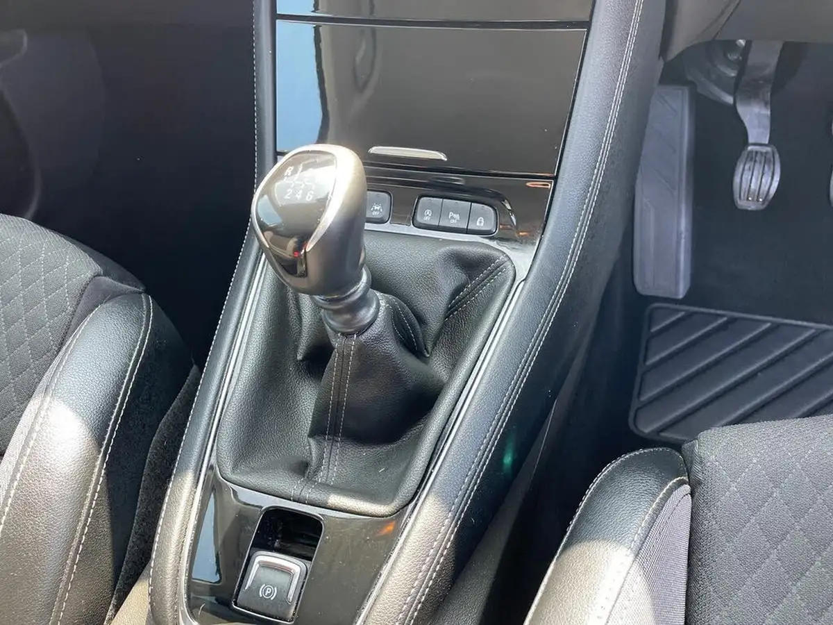 2020-vauxhall-grandland-x-12-sri-nav-big-18