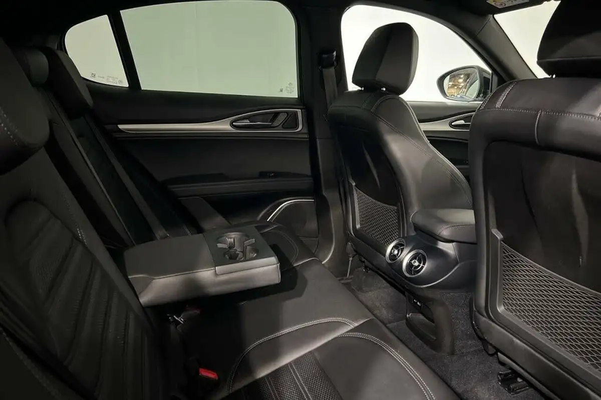 2022-alfa-romeo-stelvio-20-veloce-big-43